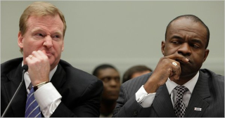 Illustration for article titled Rich Eisen Sets Personal Best In The 40, Still Loses To Slowest NFL Combine Participant